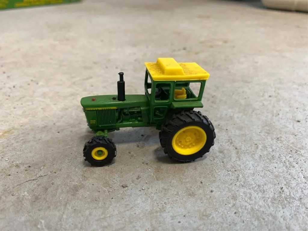 John Deere 4020 die cast metal 1:64