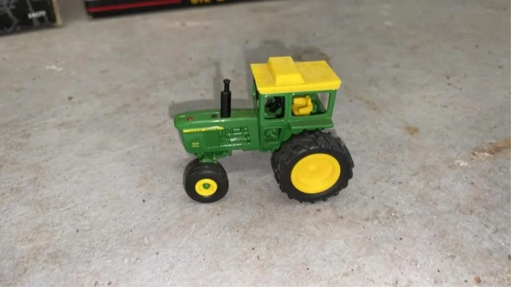 John Deere 4020 die cast metal 1:64