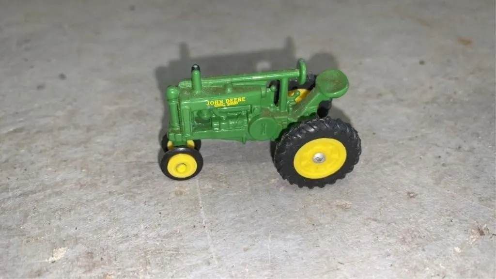 John Deere die cast tractor metal 1:64