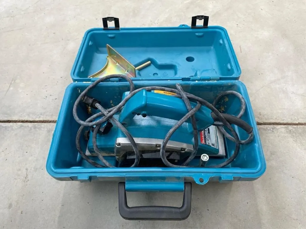 Makita power planer