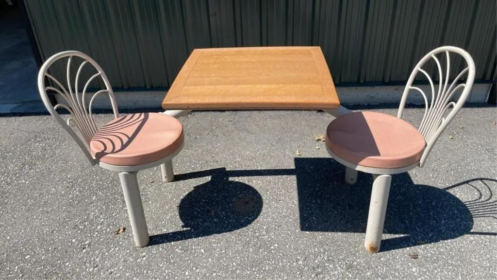 Vintage style table and 2 chairs built in