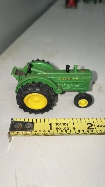 John Deere diecast model tractor - mini