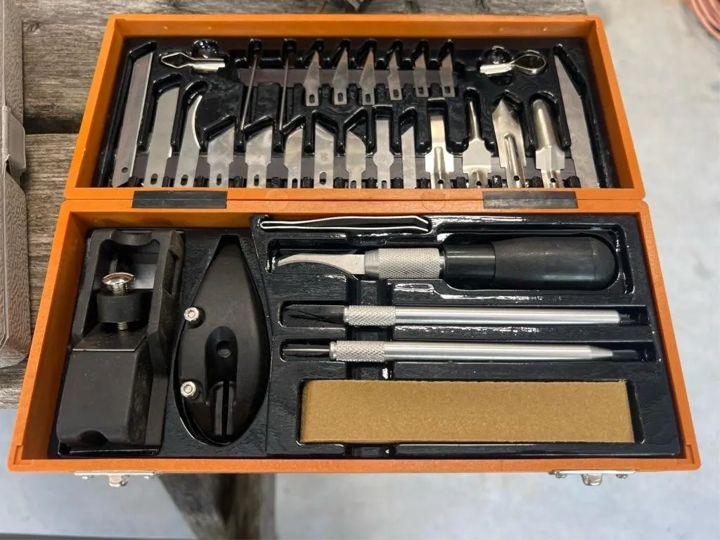 Knife carving set