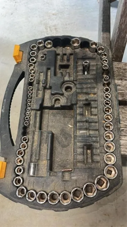 Assorted sockets - only 1/2 the case
