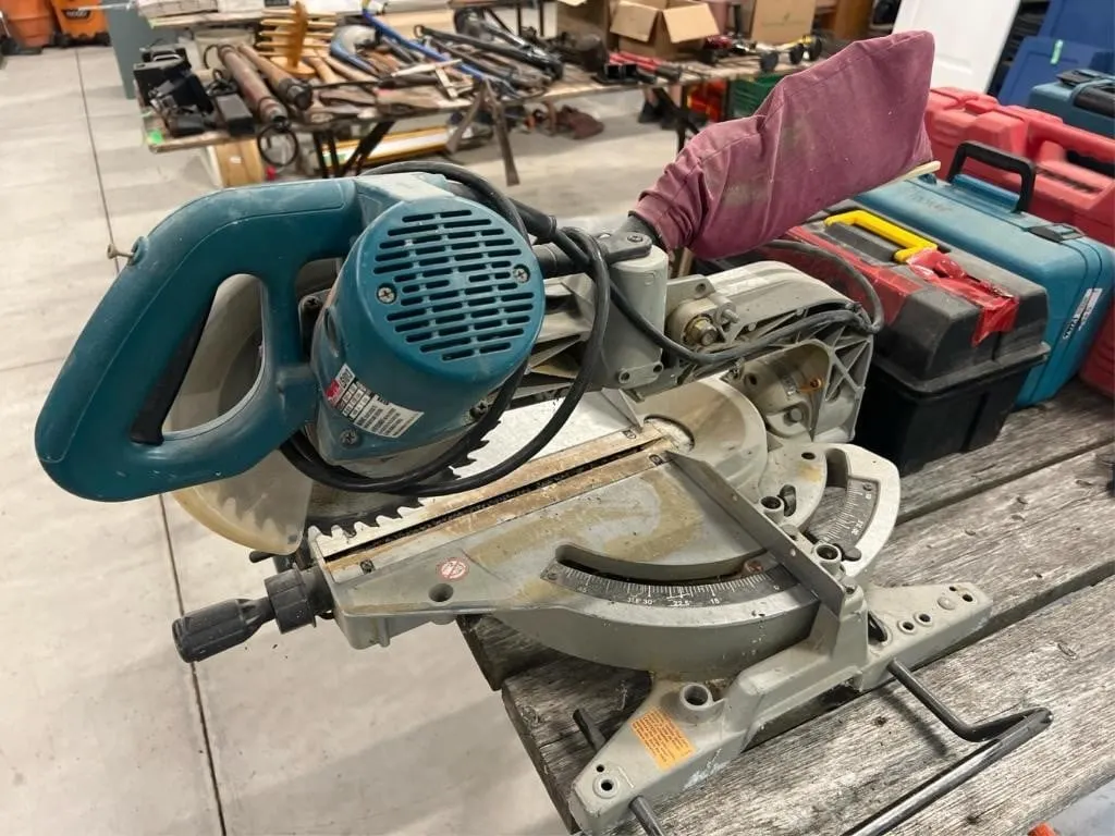 Makita miter saw