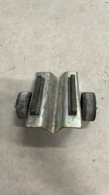 Boat trailer V-keel roller and bracket assembly