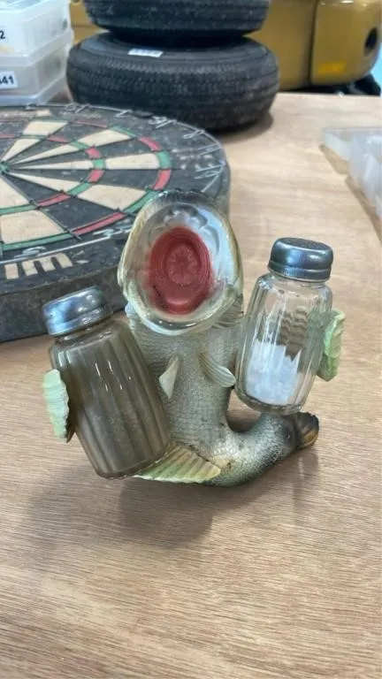 Fish salt and pepper shaker holder