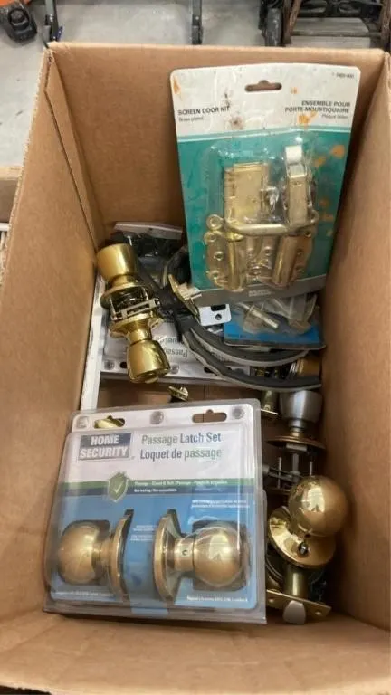 Door knobs, brackets and screen door kit