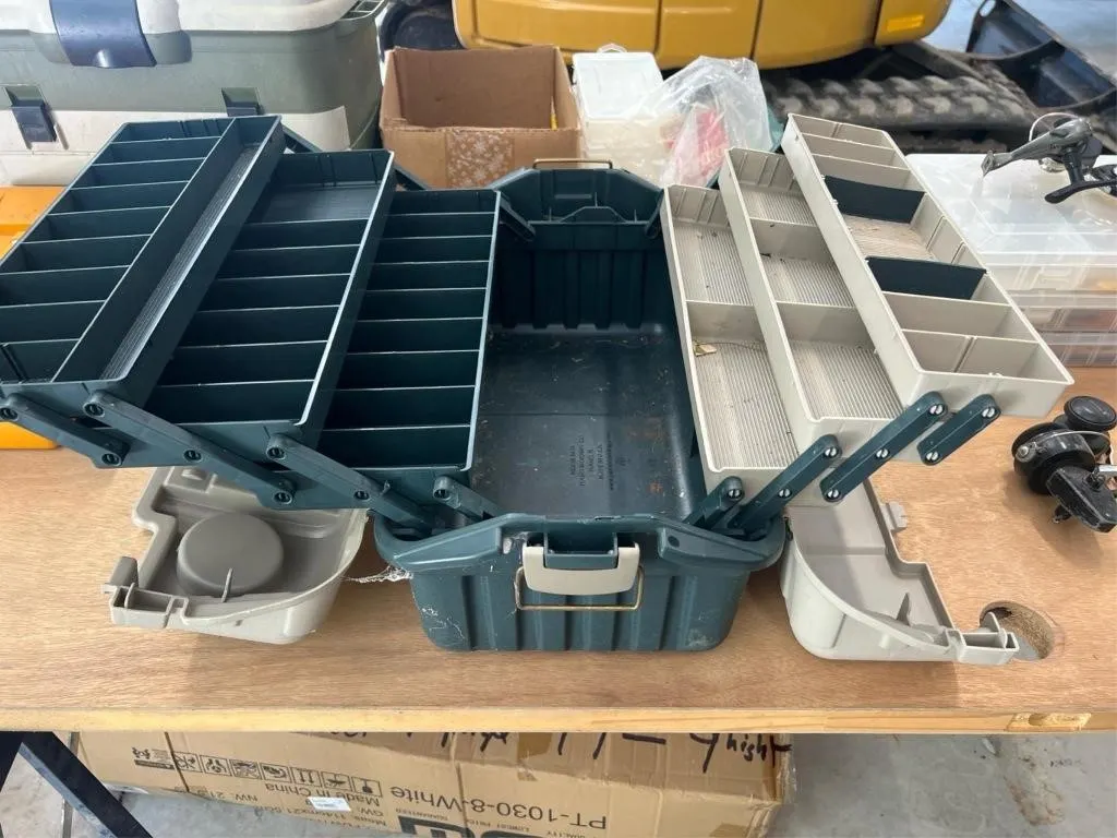 Plano Large tackle box 18x11x11in tall