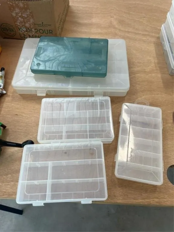 5 assorted plastic organizers