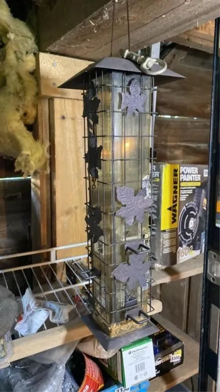 Bird feeder