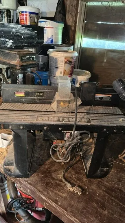 Craftsman router table and router