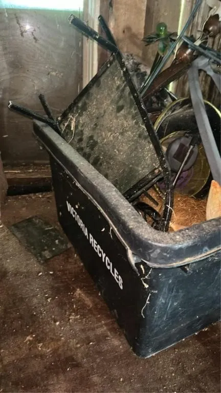 Recycle bin / garage decorations