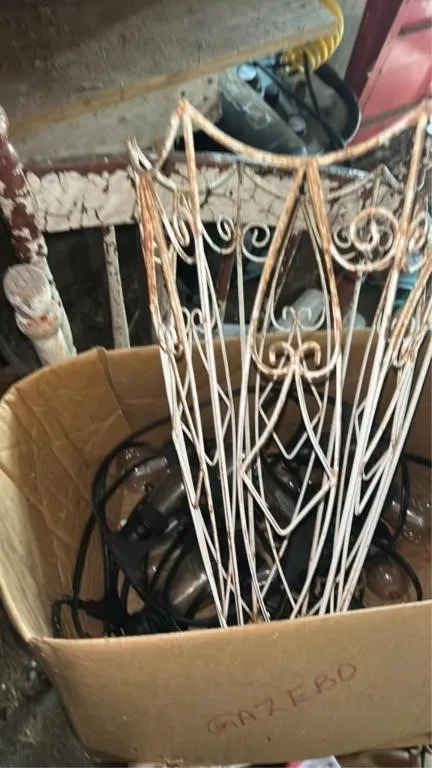 Outdoor lights / wire basket
