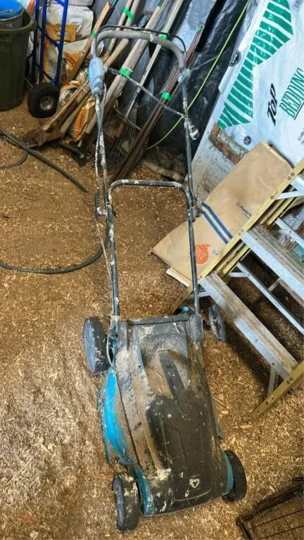 Electric lawn mower