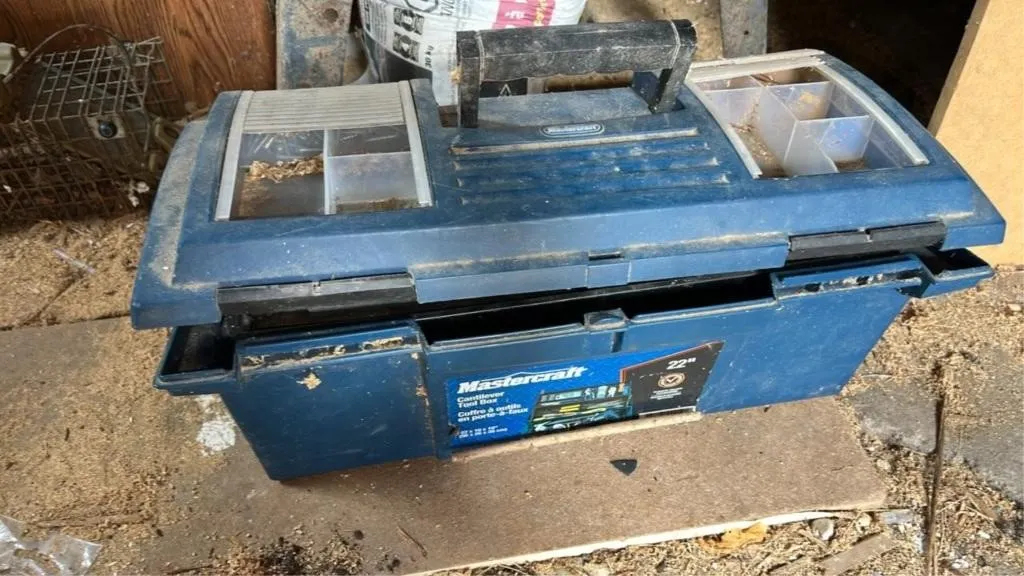 Mastercraft 22in toolbox - does not latch