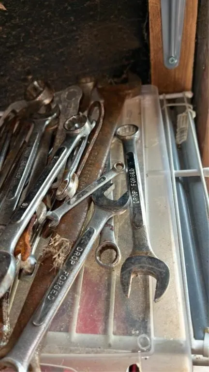 Assorted wrenches