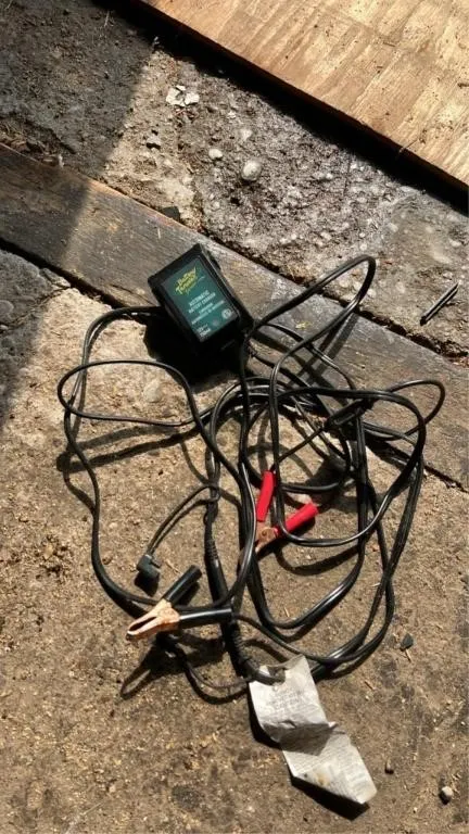 Automatic battery charger 12V - untested