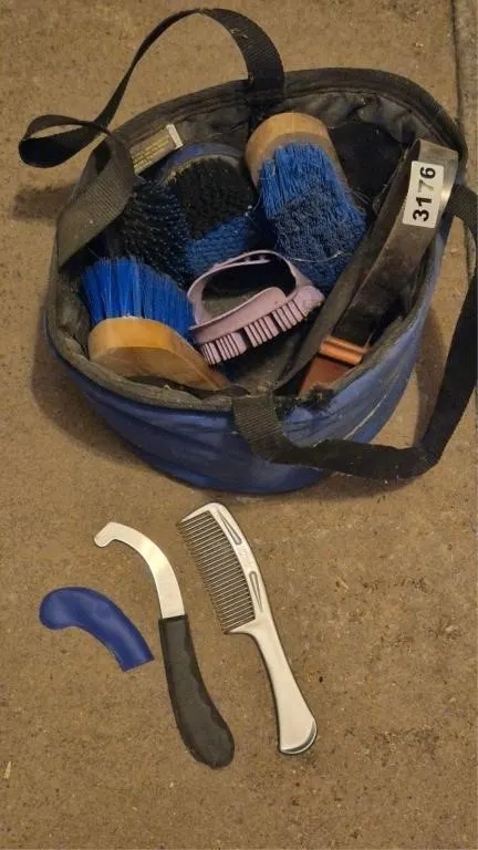 Grooming Kit & Contents