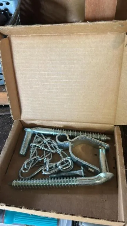 Gate hinges