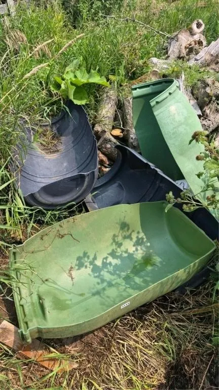 4 Half Barrel Feeders