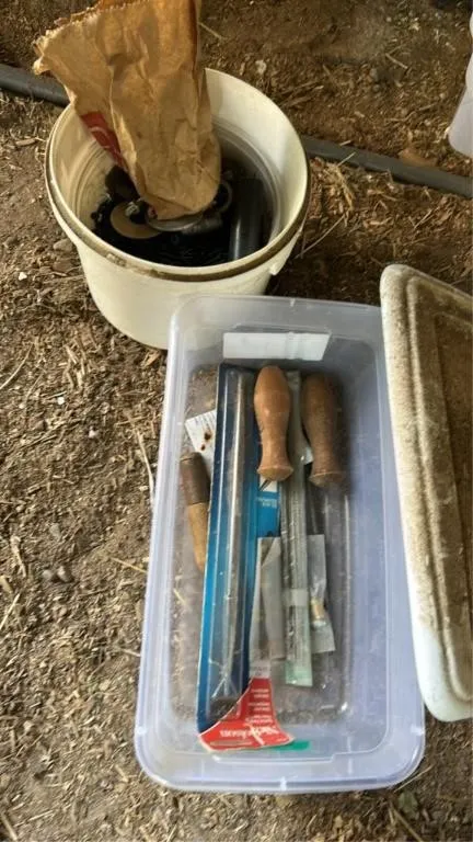 Screws / chain saw files