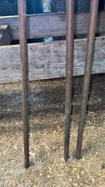 4 41in fence pins