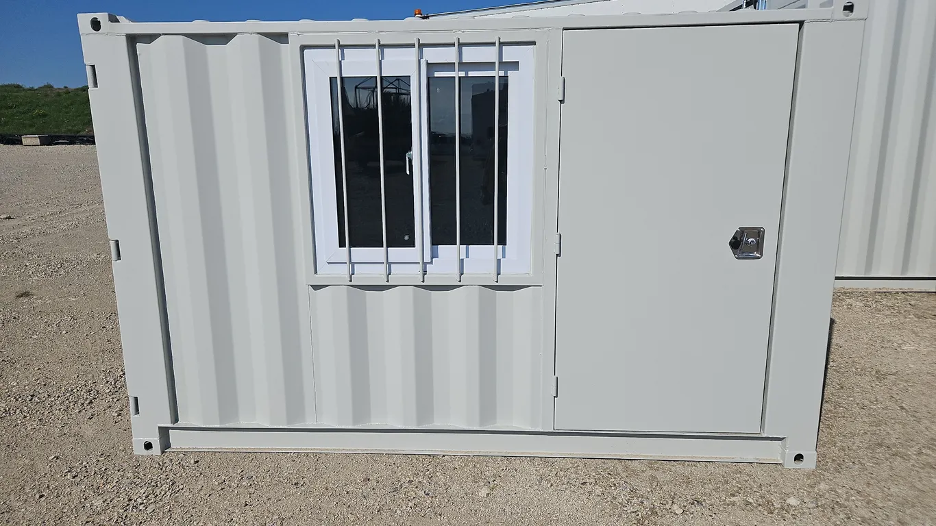 Unused 9ft L x 64.5in W x 68.5in H Seacan with Side Door and Window
