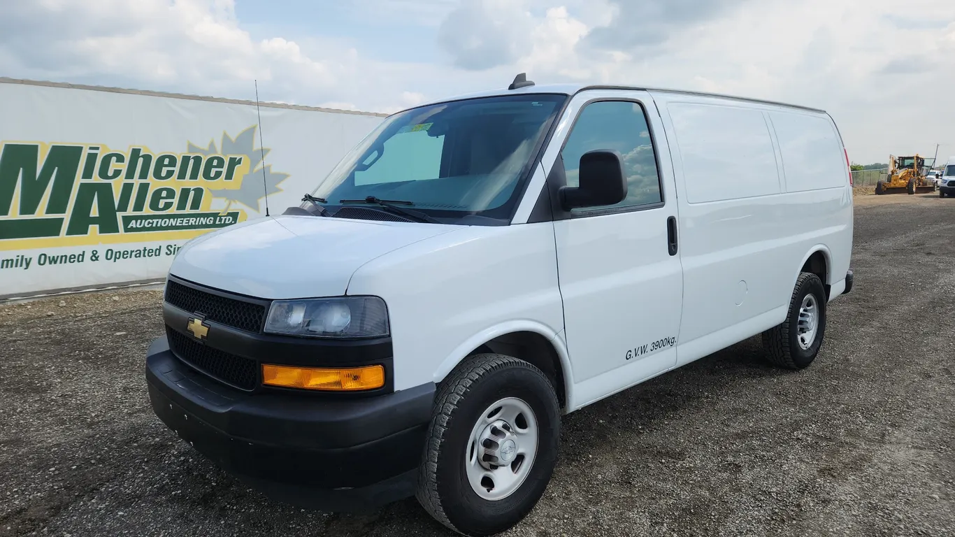 2019 Chevrolet Express Cargo Van V6 with Shelving