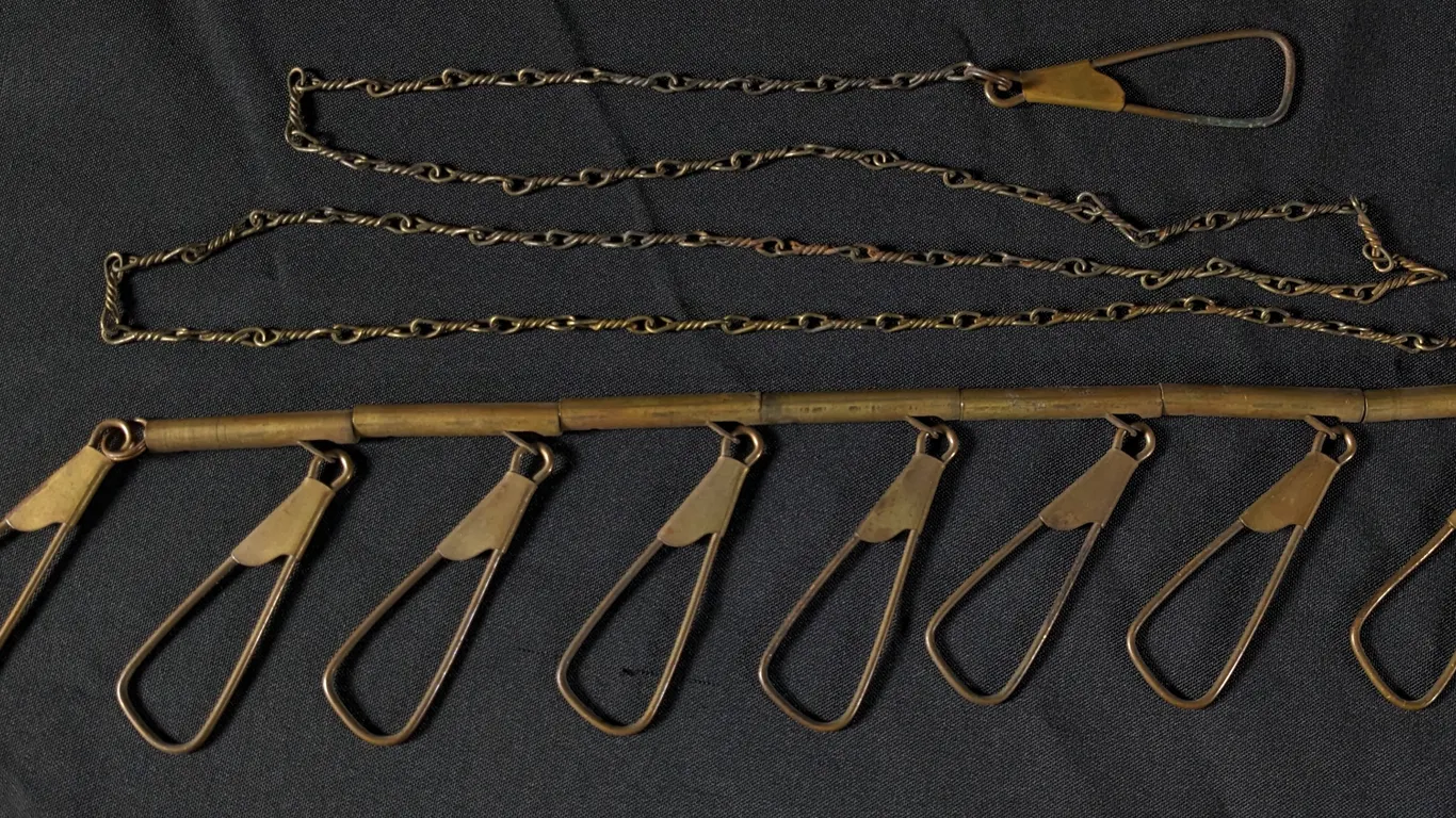 VERY COOL ANTIQUE BRASS FISHING FISH STRINGER