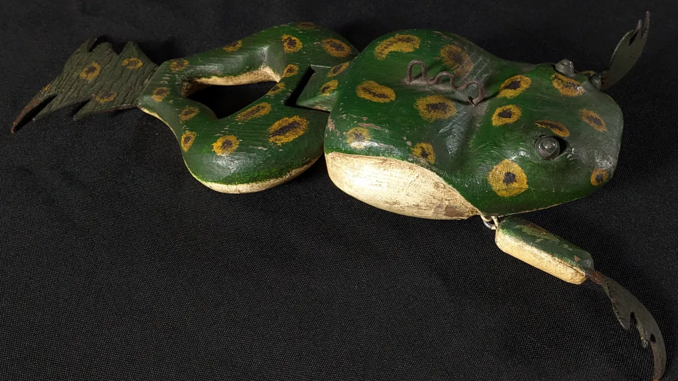 LARGE ANTIQUE FOLK ART CARVED WOOD FROG FISH SPEARING DECOY