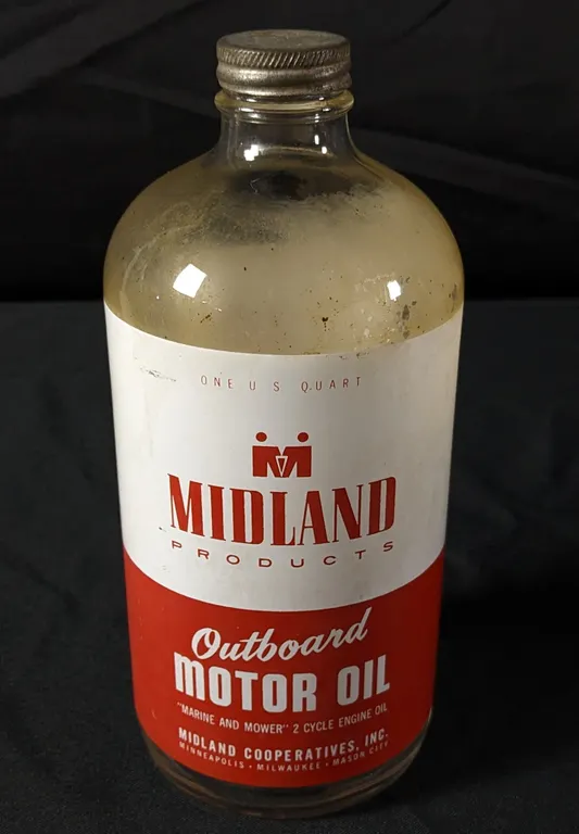 QUART BOTTLE MIDLAND COOP OUTBOARD MOTOR OIL MINNEAPOLIS MILWAUKEE MASON CITY IOWA
