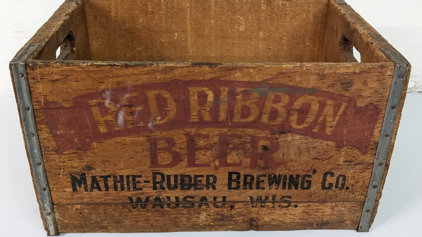 WOOD CASE CRATE RED RIBBON BEER MATHIE RUDER BREWING WAUSAU WISCONSIN WIS WI