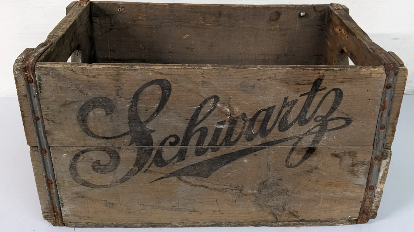 WOOD CASE CRATE SCHWARTZ BREWING HARTFORD WISCONSIN WIS WI