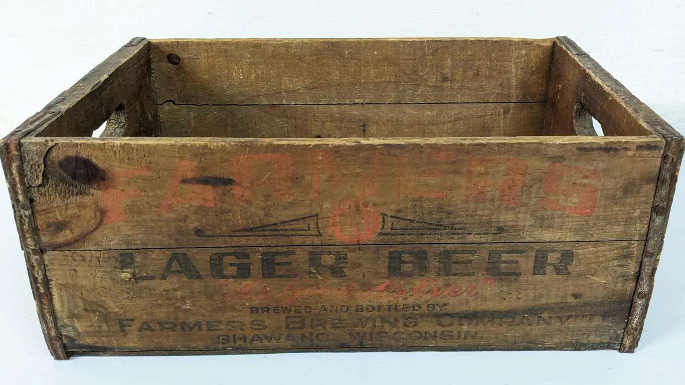 WOOD CASE CRATE FARMERS LAGER BEER SHAWANO WISCONSIN WIS WI