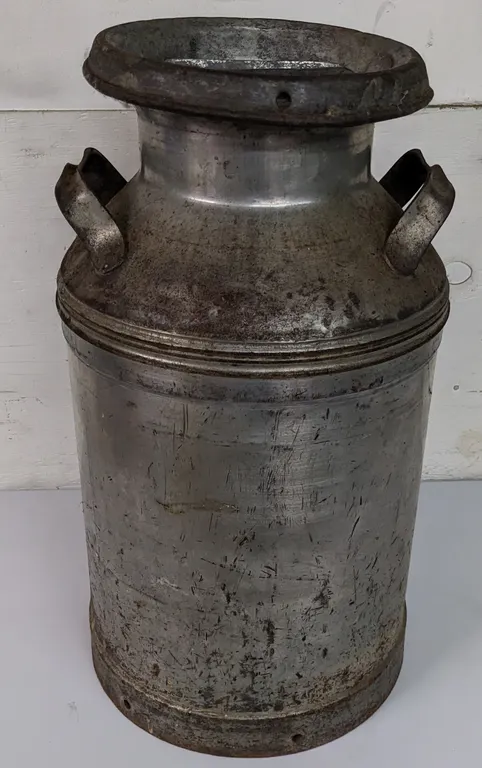 10 GAL CREAM CITY MILK CAN