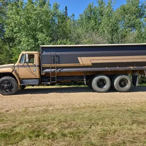 1982 International S Series Grain Truck
