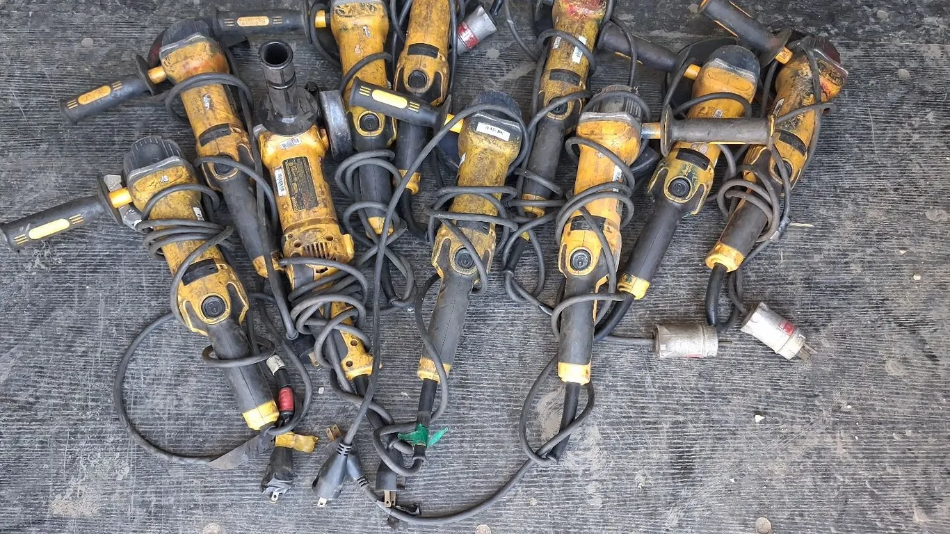 10 Corded Dewalt Grinders (EC)
