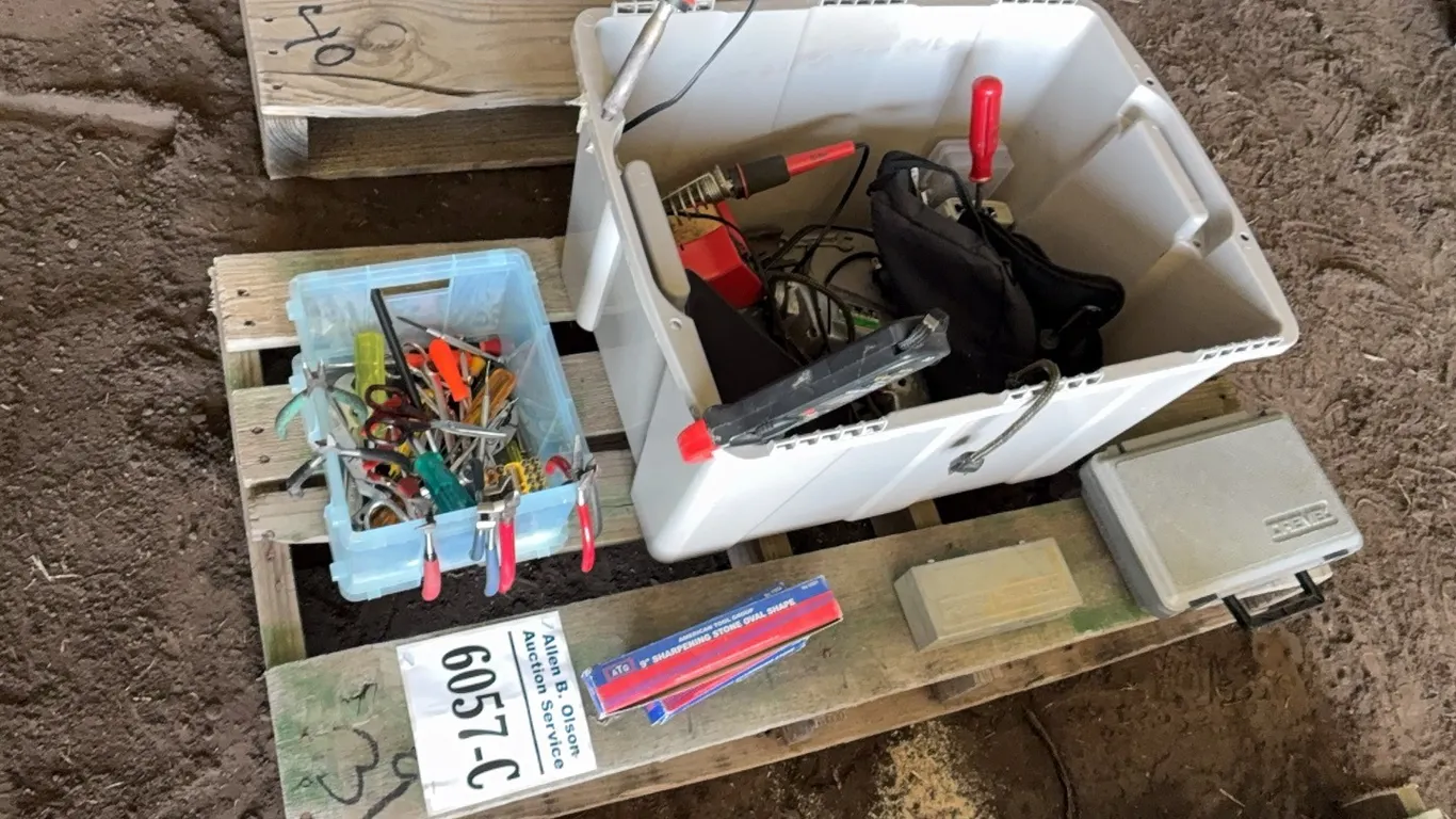 DREMEL, DREMEL KNIFE SET, SHARPENING STONES, SOLDERING STONES, 3/8 POWER DRILL, MULTI METERS & SMALL TOOLS - DISPERSAL FOR CLARENCE YOUNG - SOLD OFFSI