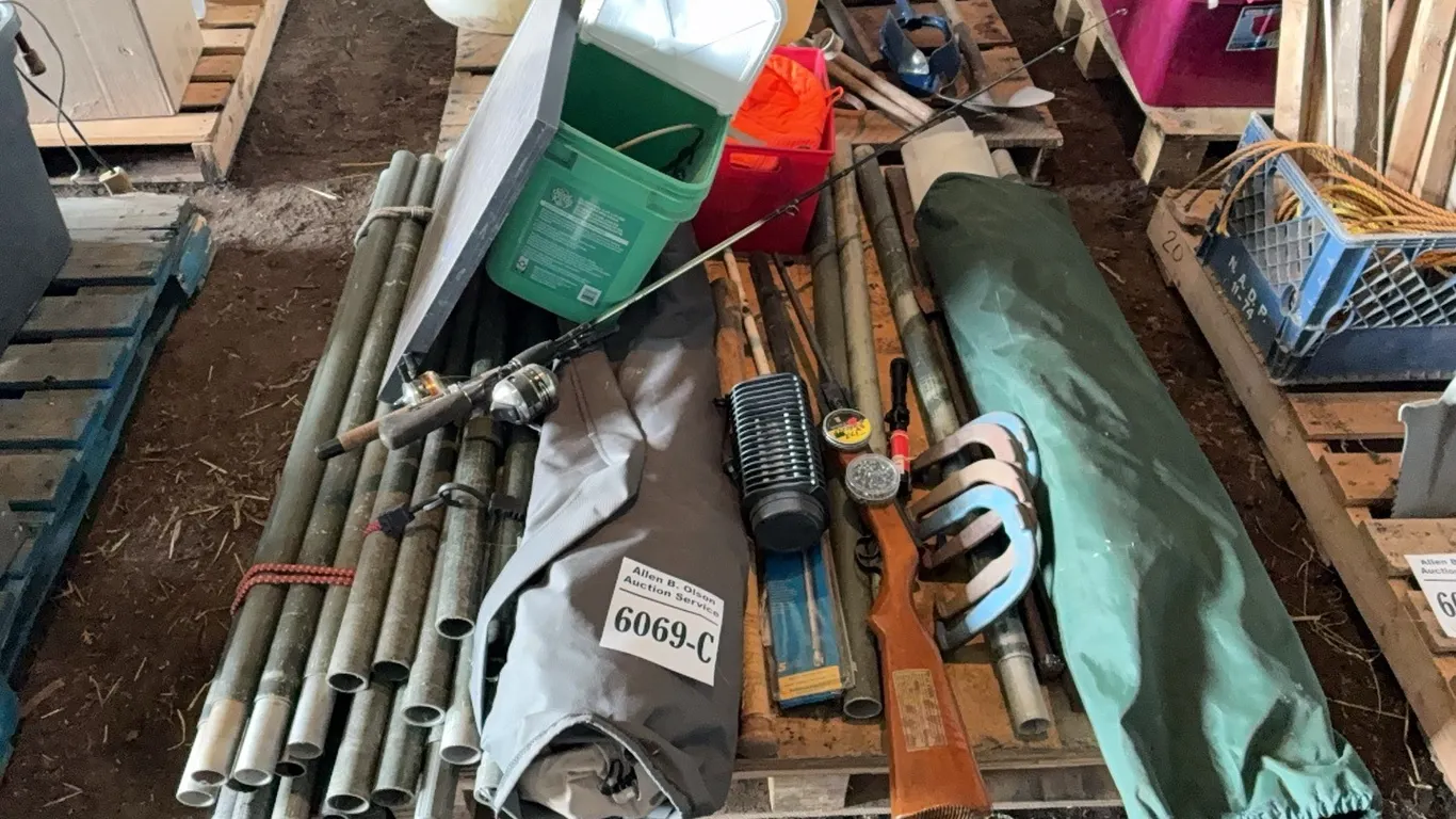 PELLET GUN, SCOPE, SET OF HORSESHOES, FISHING RODS, 10X10 SCREEN TENT w/ FIBREGLASS POLES - DISPERSAL FOR CLARENCE YOUNG - SOLD OFFSITE EDBERG, AB
