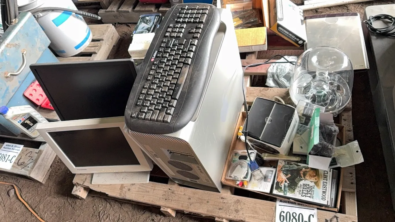 MAC PRO TOWER COMPUTER, 3 MONITORS & COMPUTER HARDWARE - DISPERSAL FOR CLARENCE YOUNG - SOLD OFFSITE EDBERG, AB