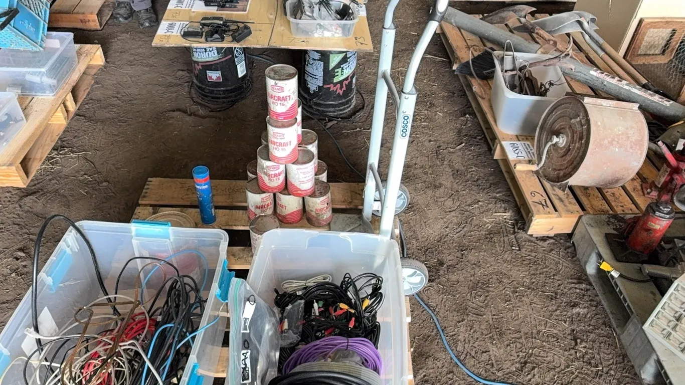 CASE TINTED QUARTS OF AIRCRAFT H015 OIL, TIN 1 GALLON OF PRESTONE COOLANT, MOVING TROLLEY - DISPERSAL FOR CLARENCE YOUNG - SOLD OFFSITE EDBERG, AB