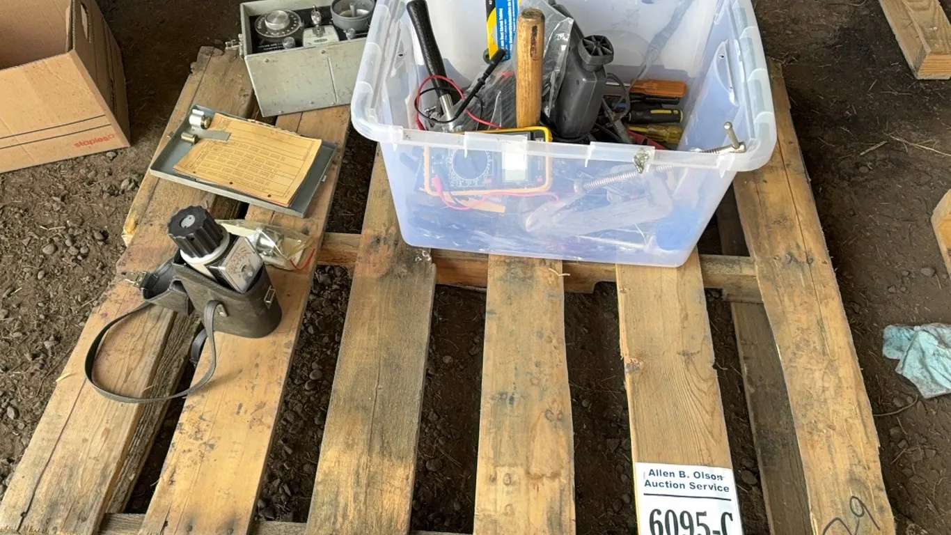 MULITMETER, WRENCHES, SCREWDRIVERS, JIGSAW & 2 - GRAIN TESTERS - DISPERSAL FOR CLARENCE YOUNG - SOLD OFFSITE EDBERG, AB