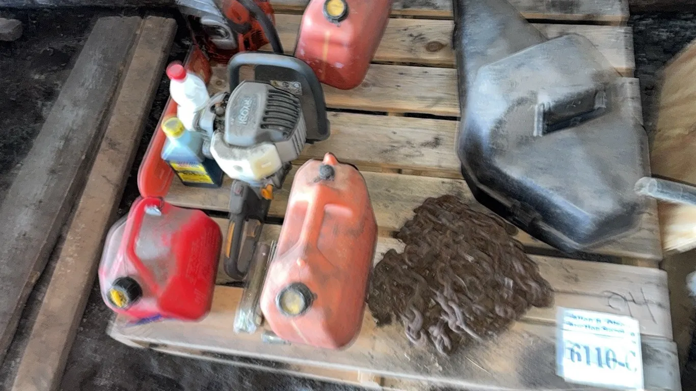 POULAN 3000 CHAINSAW w/ CASE, HUSQVARNA CHAINSAW, RYOBI HEDGE TRIMMER - DISPERSAL FOR CLARENCE YOUNG - SOLD OFFSITE EDBERG, AB