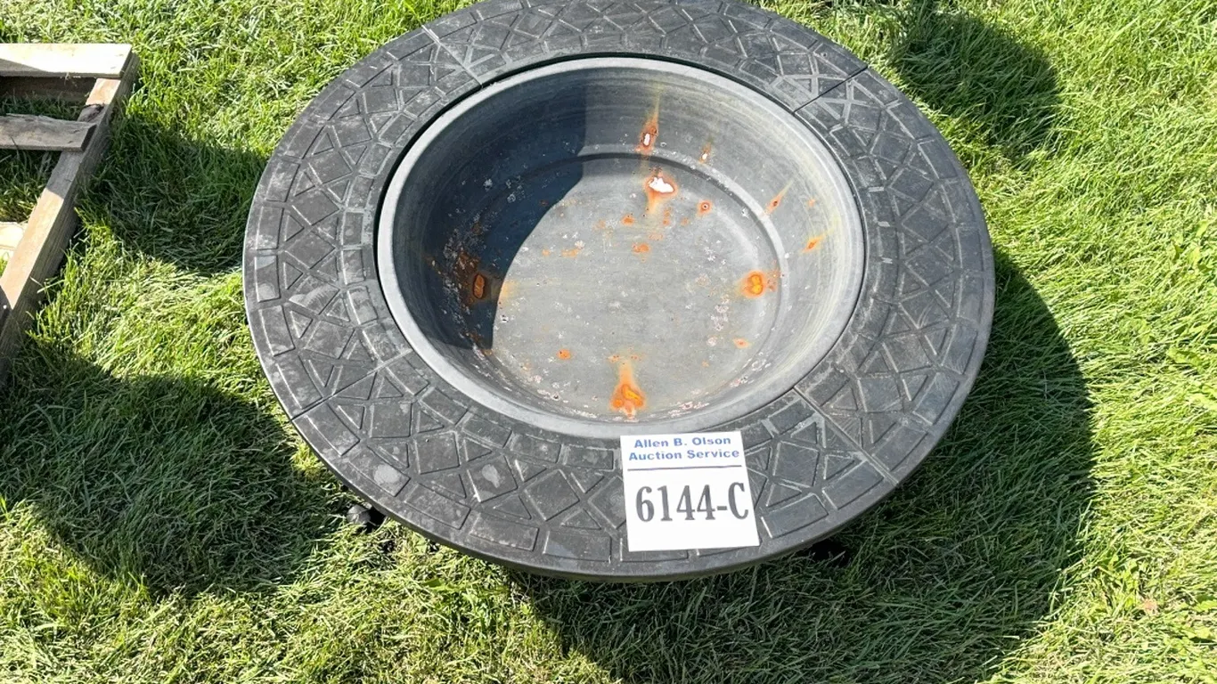 LG LOW PROFILE METAL PLANTER - DISPERSAL FOR CLARENCE YOUNG - SOLD OFFSITE EDBERG, AB