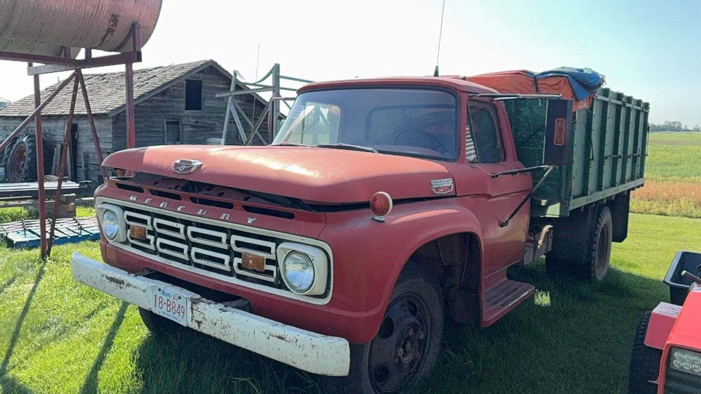 1964 MERCURY 500 GRAIN TRUCK - NOT RUNNING - s/n 181500561-169416E - DISPERSAL FOR CLARENCE YOUNG - SOLD OFFSITE - EDBERG, AB