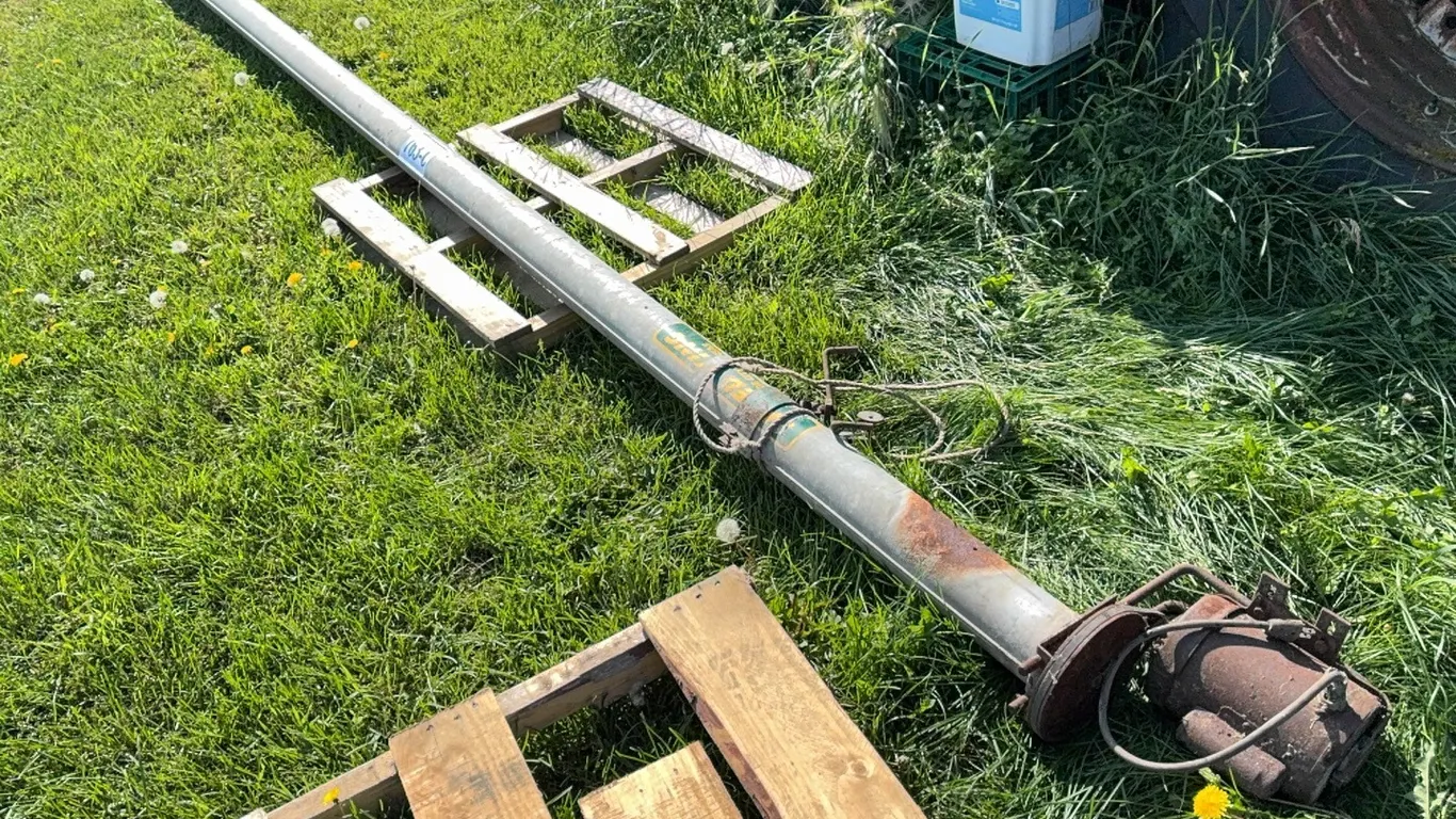 SMALL ELECTRIC DRILL FILL AUGER - DISPERSAL FOR CLARENCE YOUNG - SOLD OFFSITE - EDBERG, AB