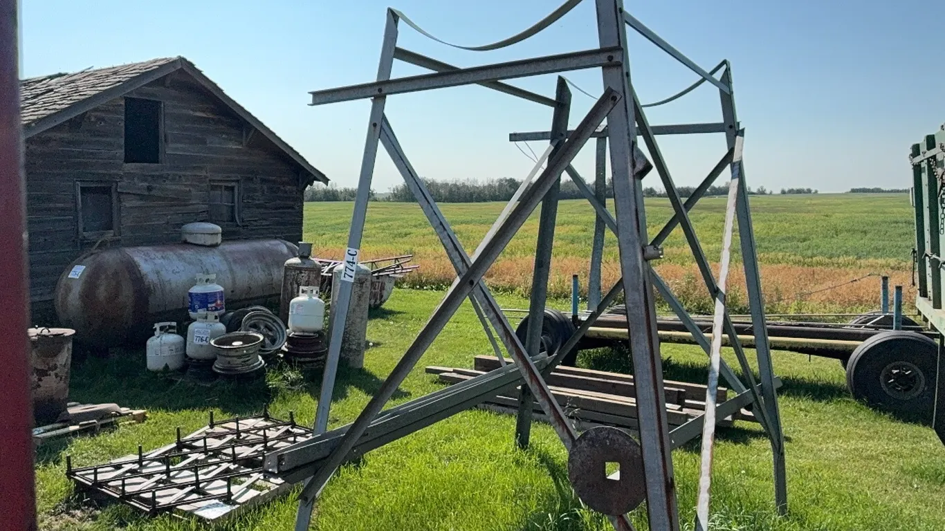 FUEL TANK STAND - DISPERSAL FOR CLARENCE YOUNG - SOLD OFFSITE - EDBERG, AB