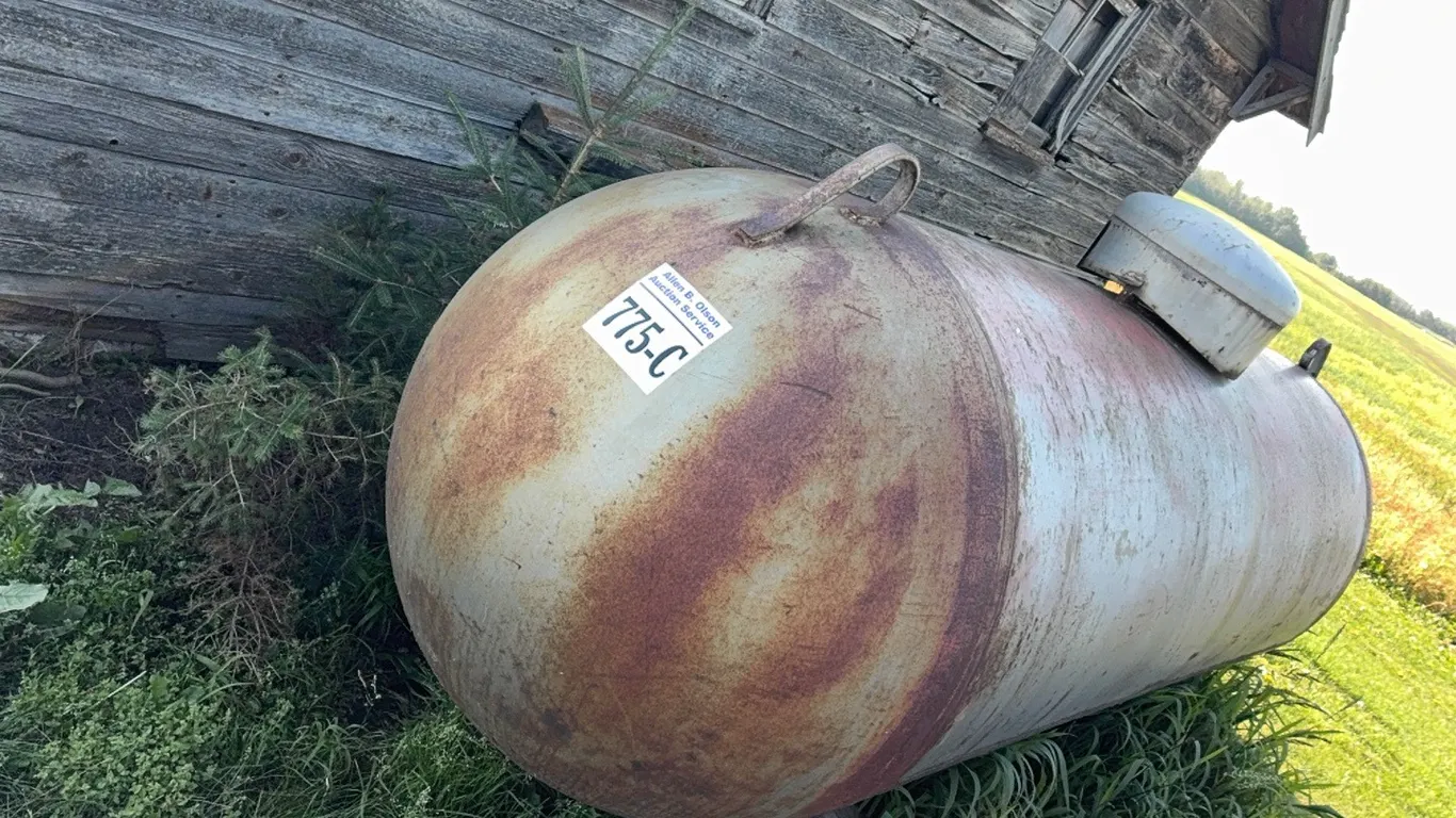 500 GALLON PROPANE TANK (LAST USED TO HOLD DIESEL) - DISPERSAL FOR CLARENCE YOUNG - SOLD OFFSITE - EDBERG, AB