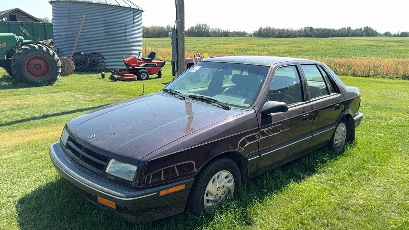 1991 DODGE SHADOW SEDAN - NOT RUNNING - VIN: 1B3XP48D2NN158179 - DISPERSAL FOR CLARENCE YOUNG - SOLD OFFSITE - EDBERG, AB